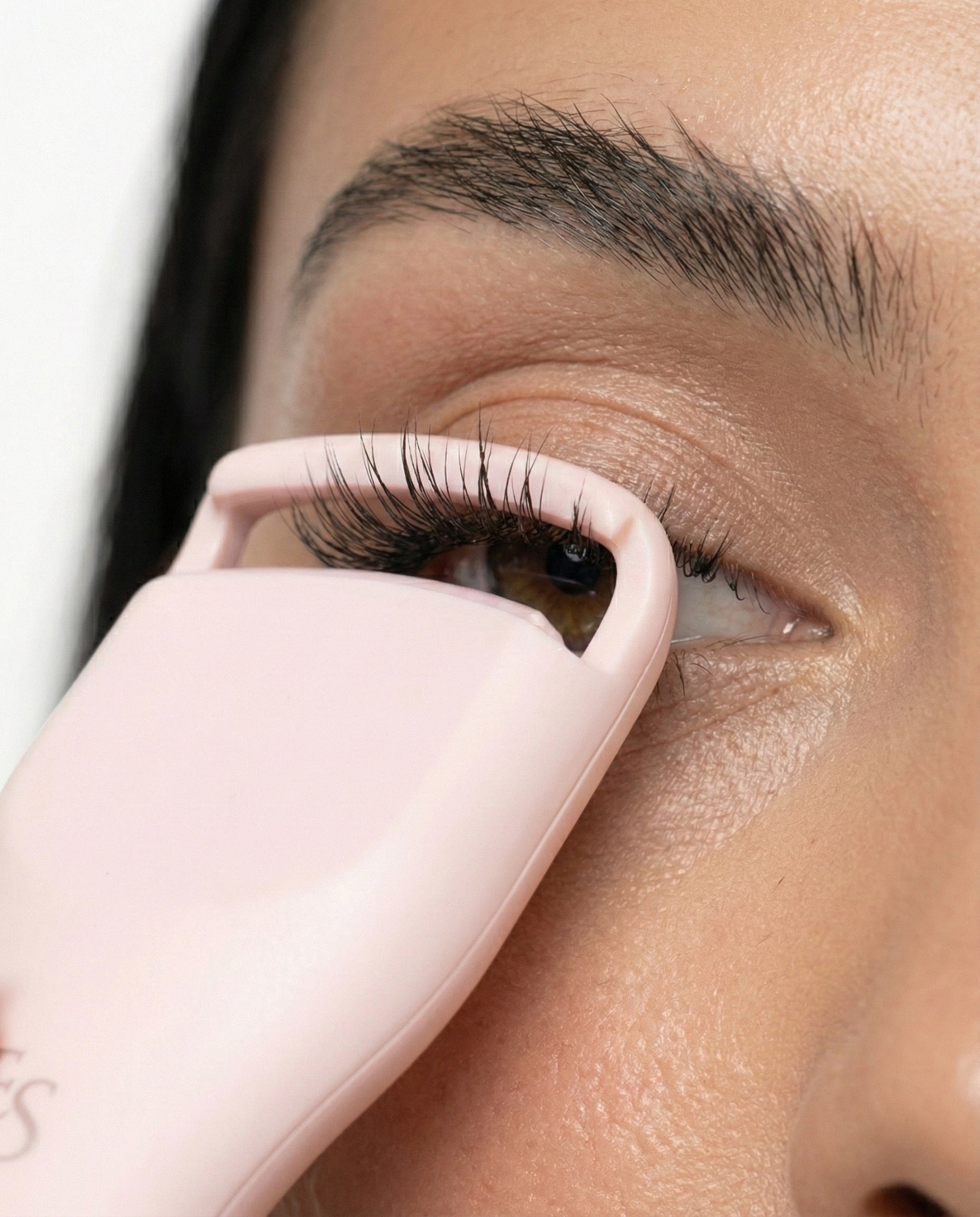 Lash Alchemy™ positioned at the lash line for a controlled lift