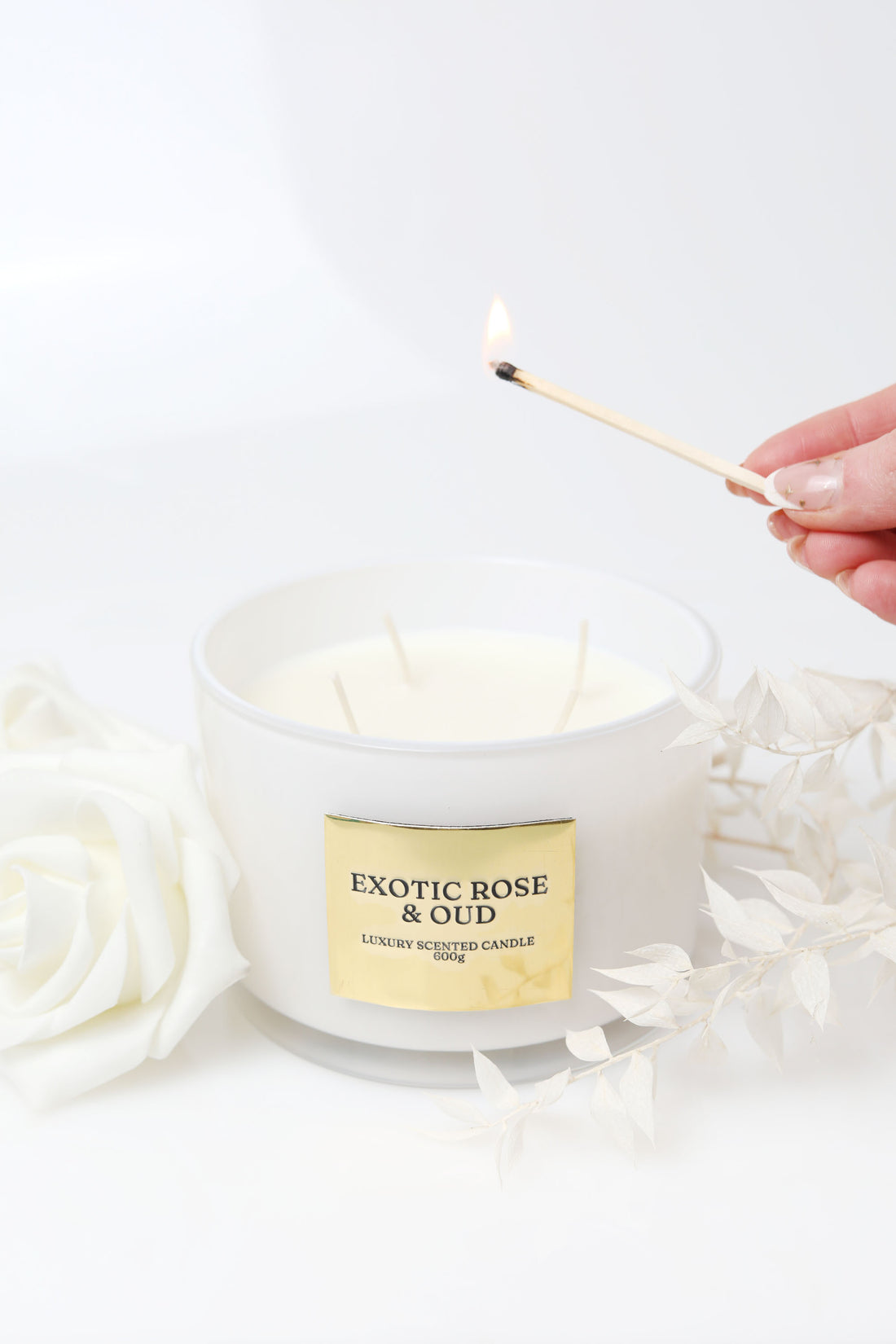 From Darkness to Elegance: Transform Your Winter Nights with the Exotic Rose & Oud Candle