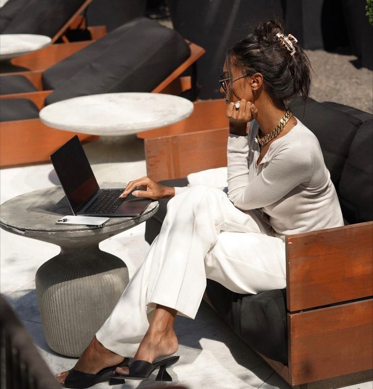 Quiet Confidence: The Founder’s Guide to Presence, Not Performance